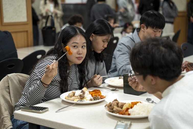 YTo1ODp7czo4OiJGaWxlTmFtZSI7czo0MDoiZGZjNGM4Y2ItNGRjZi00NmE0LTlhOWQtMTk1NDA2MTY5MGUyLmpwZyI7czoxMjoiRmlsZURhdGVUaW1lIjtpOjE3NzUzNTc0Mjc7czo4OiJGaWxlU2l6ZSI7aToyMjEyNTQzO3M6ODoiRmlsZVR5cGUiO2k6MjtzOjg6Ik1pbWVUeXBlIjtzOjEwOiJpbWFnZS9qcGVnIjtzOjEzOiJTZWN0aW9uc0ZvdW5kIjtzOjMwOiJBTllfVEFHLCBJRkQwLCBUSFVNQk5BSUwsIEVYSUYiO3M6ODoiQ09NUFVURUQiO2E6OTp7czo0OiJodG1sIjtzOjI2OiJ3aWR0aD0iMjQ1MyIgaGVpZ2h0PSIxNjM1IiI7czo2OiJIZWlnaHQiO2k6MTYzNTtzOjU6IldpZHRoIjtpOjI0NTM7czo3OiJJc0NvbG9yIjtpOjE7czoxNzoiQnl0ZU9yZGVyTW90b3JvbGEiO2k6MDtzOjE1OiJBcGVydHVyZUZOdW1iZXIiO3M6NToiZi8yLjgiO3M6OToiQ29weXJpZ2h0IjtzOjQ6IllBQkMiO3M6MTg6IlRodW1ibmFpbC5GaWxlVHlwZSI7aToyO3M6MTg6IlRodW1ibmFpbC5NaW1lVHlwZSI7czoxMDoiaW1hZ2UvanBlZyI7fXM6NDoiTWFrZSI7czo0OiJTT05ZIjtzOjU6Ik1vZGVsIjtzOjg6IklMQ0UtN000IjtzOjExOiJYUmVzb2x1dGlvbiI7czo1OiIyNDAvMSI7czoxMToiWVJlc29sdXRpb24iO3M6NToiMjQwLzEiO3M6MTQ6IlJlc29sdXRpb25Vbml0IjtpOjI7czo4OiJTb2Z0d2FyZSI7czo1MDoiQWRvYmUgUGhvdG9zaG9wIExpZ2h0cm9vbSBDbGFzc2ljIDE1LjIgKE1hY2ludG9zaCkiO3M6ODoiRGF0ZVRpbWUiO3M6MTk6IjIwMjY6MDM6MzEgMTA6NTQ6NTkiO3M6NjoiQXJ0aXN0IjtzOjc6IllBQkNfU0ciO3M6OToiQ29weXJpZ2h0IjtzOjQ6IllBQkMiO3M6MTY6IkV4aWZfSUZEX1BvaW50ZXIiO2k6MjUyO3M6OToiVEhVTUJOQUlMIjthOjY6e3M6MTE6IkNvbXByZXNzaW9uIjtpOjY7czoxMToiWFJlc29sdXRpb24iO3M6NDoiNzIvMSI7czoxMToiWVJlc29sdXRpb24iO3M6NDoiNzIvMSI7czoxNDoiUmVzb2x1dGlvblVuaXQiO2k6MjtzOjIxOiJKUEVHSW50ZXJjaGFuZ2VGb3JtYXQiO2k6MTAzODtzOjI3OiJKUEVHSW50ZXJjaGFuZ2VGb3JtYXRMZW5ndGgiO2k6MTU5OTE7fXM6MTI6IkV4cG9zdXJlVGltZSI7czo1OiIxLzI1MCI7czo3OiJGTnVtYmVyIjtzOjU6IjI4LzEwIjtzOjE1OiJFeHBvc3VyZVByb2dyYW0iO2k6MTtzOjE1OiJJU09TcGVlZFJhdGluZ3MiO2k6ODAwO3M6MTk6IlVuZGVmaW5lZFRhZzoweDg4MzAiO2k6MjtzOjE5OiJVbmRlZmluZWRUYWc6MHg4ODMyIjtpOjgwMDtzOjExOiJFeGlmVmVyc2lvbiI7czo0OiIwMjMyIjtzOjE2OiJEYXRlVGltZU9yaWdpbmFsIjtzOjE5OiIyMDI2OjAzOjI5IDE3OjAyOjQ5IjtzOjE3OiJEYXRlVGltZURpZ2l0aXplZCI7czoxOToiMjAyNjowMzoyOSAxNzowMjo0OSI7czoxOToiVW5kZWZpbmVkVGFnOjB4OTAxMCI7czo2OiIrMDk6MDAiO3M6MTk6IlVuZGVmaW5lZFRhZzoweDkwMTEiO3M6NjoiKzA5OjAwIjtzOjE5OiJVbmRlZmluZWRUYWc6MHg5MDEyIjtzOjY6IiswOTowMCI7czoxNzoiU2h1dHRlclNwZWVkVmFsdWUiO3M6MTU6Ijc5NjU3ODQvMTAwMDAwMCI7czoxMzoiQXBlcnR1cmVWYWx1ZSI7czoxNToiMjk3MDg1NC8xMDAwMDAwIjtzOjE1OiJCcmlnaHRuZXNzVmFsdWUiO3M6OToiNjg1NC8yNTYwIjtzOjE3OiJFeHBvc3VyZUJpYXNWYWx1ZSI7czo0OiIwLzEwIjtzOjE2OiJNYXhBcGVydHVyZVZhbHVlIjtzOjc6Ijc2MC8yNTYiO3M6MTI6Ik1ldGVyaW5nTW9kZSI7aTo1O3M6MTE6IkxpZ2h0U291cmNlIjtpOjA7czo1OiJGbGFzaCI7aToxMztzOjExOiJGb2NhbExlbmd0aCI7czo2OiI2ODAvMTAiO3M6MTg6IlN1YlNlY1RpbWVPcmlnaW5hbCI7czozOiI4ODIiO3M6MTk6IlN1YlNlY1RpbWVEaWdpdGl6ZWQiO3M6MzoiODgyIjtzOjEwOiJDb2xvclNwYWNlIjtpOjY1NTM1O3M6MjE6IkZvY2FsUGxhbmVYUmVzb2x1dGlvbiI7czoxNDoiNjQ0NDkzMzkvMzI3NjgiO3M6MjE6IkZvY2FsUGxhbmVZUmVzb2x1dGlvbiI7czoxNDoiNjQ0NDkzMzkvMzI3NjgiO3M6MjQ6IkZvY2FsUGxhbmVSZXNvbHV0aW9uVW5pdCI7aTozO3M6MTA6IkZpbGVTb3VyY2UiO3M6MToiAyI7czo5OiJTY2VuZVR5cGUiO3M6MToiASI7czoxNDoiQ3VzdG9tUmVuZGVyZWQiO2k6MDtzOjEyOiJFeHBvc3VyZU1vZGUiO2k6MTtzOjEyOiJXaGl0ZUJhbGFuY2UiO2k6MDtzOjE2OiJEaWdpdGFsWm9vbVJhdGlvIjtzOjU6IjE2LzE2IjtzOjIxOiJGb2NhbExlbmd0aEluMzVtbUZpbG0iO2k6Njg7czoxNjoiU2NlbmVDYXB0dXJlVHlwZSI7aTowO3M6ODoiQ29udHJhc3QiO2k6MDtzOjEwOiJTYXR1cmF0aW9uIjtpOjA7czo5OiJTaGFycG5lc3MiO2k6MDtzOjE5OiJVbmRlZmluZWRUYWc6MHhBNDMyIjthOjQ6e2k6MDtzOjY6IjI0MC8xMCI7aToxO3M6NjoiNzAwLzEwIjtpOjI7czo1OiIyOC8xMCI7aTozO3M6NToiMjgvMTAiO31zOjE5OiJVbmRlZmluZWRUYWc6MHhBNDM0IjtzOjIxOiJGRSAyNC03MG1tIEYyLjggR00gSUkiO30=