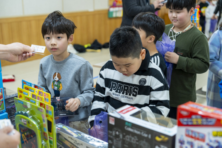 YTo1ODp7czo4OiJGaWxlTmFtZSI7czo0MDoiZTAwNDVmZWQtY2JlMy00ZTJiLWIyOTMtMjExNjI0ZDU0OWFlLmpwZyI7czoxMjoiRmlsZURhdGVUaW1lIjtpOjE3NjQzMTgxMDI7czo4OiJGaWxlU2l6ZSI7aToxMzQ3MDk4O3M6ODoiRmlsZVR5cGUiO2k6MjtzOjg6Ik1pbWVUeXBlIjtzOjEwOiJpbWFnZS9qcGVnIjtzOjEzOiJTZWN0aW9uc0ZvdW5kIjtzOjMwOiJBTllfVEFHLCBJRkQwLCBUSFVNQk5BSUwsIEVYSUYiO3M6ODoiQ09NUFVURUQiO2E6OTp7czo0OiJodG1sIjtzOjI2OiJ3aWR0aD0iMTc1MiIgaGVpZ2h0PSIxMTY4IiI7czo2OiJIZWlnaHQiO2k6MTE2ODtzOjU6IldpZHRoIjtpOjE3NTI7czo3OiJJc0NvbG9yIjtpOjE7czoxNzoiQnl0ZU9yZGVyTW90b3JvbGEiO2k6MDtzOjE1OiJBcGVydHVyZUZOdW1iZXIiO3M6NToiZi8zLjIiO3M6OToiQ29weXJpZ2h0IjtzOjQ6IllBQkMiO3M6MTg6IlRodW1ibmFpbC5GaWxlVHlwZSI7aToyO3M6MTg6IlRodW1ibmFpbC5NaW1lVHlwZSI7czoxMDoiaW1hZ2UvanBlZyI7fXM6NDoiTWFrZSI7czo0OiJTT05ZIjtzOjU6Ik1vZGVsIjtzOjg6IklMQ0UtN000IjtzOjExOiJYUmVzb2x1dGlvbiI7czo1OiIyNDAvMSI7czoxMToiWVJlc29sdXRpb24iO3M6NToiMjQwLzEiO3M6MTQ6IlJlc29sdXRpb25Vbml0IjtpOjI7czo4OiJTb2Z0d2FyZSI7czo1MjoiQWRvYmUgUGhvdG9zaG9wIExpZ2h0cm9vbSBDbGFzc2ljIDE1LjAuMSAoTWFjaW50b3NoKSI7czo4OiJEYXRlVGltZSI7czoxOToiMjAyNToxMToyOCAxNzoxNTo0MSI7czo2OiJBcnRpc3QiO3M6NzoiWUFCQ19TRyI7czo5OiJDb3B5cmlnaHQiO3M6NDoiWUFCQyI7czoxNjoiRXhpZl9JRkRfUG9pbnRlciI7aToyNTQ7czo5OiJUSFVNQk5BSUwiO2E6Njp7czoxMToiQ29tcHJlc3Npb24iO2k6NjtzOjExOiJYUmVzb2x1dGlvbiI7czo0OiI3Mi8xIjtzOjExOiJZUmVzb2x1dGlvbiI7czo0OiI3Mi8xIjtzOjE0OiJSZXNvbHV0aW9uVW5pdCI7aToyO3M6MjE6IkpQRUdJbnRlcmNoYW5nZUZvcm1hdCI7aToxMDQwO3M6Mjc6IkpQRUdJbnRlcmNoYW5nZUZvcm1hdExlbmd0aCI7aToyMDY3MDt9czoxMjoiRXhwb3N1cmVUaW1lIjtzOjU6IjEvMTI1IjtzOjc6IkZOdW1iZXIiO3M6NToiMzIvMTAiO3M6MTU6IkV4cG9zdXJlUHJvZ3JhbSI7aToxO3M6MTU6IklTT1NwZWVkUmF0aW5ncyI7aTo2NDA7czoxOToiVW5kZWZpbmVkVGFnOjB4ODgzMCI7aToyO3M6MTk6IlVuZGVmaW5lZFRhZzoweDg4MzIiO2k6NjQwO3M6MTE6IkV4aWZWZXJzaW9uIjtzOjQ6IjAyMzIiO3M6MTY6IkRhdGVUaW1lT3JpZ2luYWwiO3M6MTk6IjIwMjU6MTE6MjMgMTI6Mjc6MTkiO3M6MTc6IkRhdGVUaW1lRGlnaXRpemVkIjtzOjE5OiIyMDI1OjExOjIzIDEyOjI3OjE5IjtzOjE5OiJVbmRlZmluZWRUYWc6MHg5MDEwIjtzOjY6IiswOTowMCI7czoxOToiVW5kZWZpbmVkVGFnOjB4OTAxMSI7czo2OiIrMDk6MDAiO3M6MTk6IlVuZGVmaW5lZFRhZzoweDkwMTIiO3M6NjoiKzA5OjAwIjtzOjE3OiJTaHV0dGVyU3BlZWRWYWx1ZSI7czoxNToiNjk2NTc4NC8xMDAwMDAwIjtzOjEzOiJBcGVydHVyZVZhbHVlIjtzOjE1OiIzMzU2MTQ0LzEwMDAwMDAiO3M6MTU6IkJyaWdodG5lc3NWYWx1ZSI7czo5OiI2ODQ0LzI1NjAiO3M6MTc6IkV4cG9zdXJlQmlhc1ZhbHVlIjtzOjQ6IjAvMTAiO3M6MTY6Ik1heEFwZXJ0dXJlVmFsdWUiO3M6NzoiNzYwLzI1NiI7czoxMjoiTWV0ZXJpbmdNb2RlIjtpOjU7czoxMToiTGlnaHRTb3VyY2UiO2k6MDtzOjU6IkZsYXNoIjtpOjE2O3M6MTE6IkZvY2FsTGVuZ3RoIjtzOjY6IjUwMC8xMCI7czoxODoiU3ViU2VjVGltZU9yaWdpbmFsIjtzOjM6IjkyNiI7czoxOToiU3ViU2VjVGltZURpZ2l0aXplZCI7czozOiI5MjYiO3M6MTA6IkNvbG9yU3BhY2UiO2k6NjU1MzU7czoyMToiRm9jYWxQbGFuZVhSZXNvbHV0aW9uIjtzOjE0OiI2NDQ0OTMzOS8zMjc2OCI7czoyMToiRm9jYWxQbGFuZVlSZXNvbHV0aW9uIjtzOjE0OiI2NDQ0OTMzOS8zMjc2OCI7czoyNDoiRm9jYWxQbGFuZVJlc29sdXRpb25Vbml0IjtpOjM7czoxMDoiRmlsZVNvdXJjZSI7czoxOiIDIjtzOjk6IlNjZW5lVHlwZSI7czoxOiIBIjtzOjE0OiJDdXN0b21SZW5kZXJlZCI7aTowO3M6MTI6IkV4cG9zdXJlTW9kZSI7aToxO3M6MTI6IldoaXRlQmFsYW5jZSI7aToxO3M6MTY6IkRpZ2l0YWxab29tUmF0aW8iO3M6NToiMTYvMTYiO3M6MjE6IkZvY2FsTGVuZ3RoSW4zNW1tRmlsbSI7aTo1MDtzOjE2OiJTY2VuZUNhcHR1cmVUeXBlIjtpOjA7czo4OiJDb250cmFzdCI7aTowO3M6MTA6IlNhdHVyYXRpb24iO2k6MDtzOjk6IlNoYXJwbmVzcyI7aTowO3M6MTk6IlVuZGVmaW5lZFRhZzoweEE0MzIiO2E6NDp7aTowO3M6NjoiMjQwLzEwIjtpOjE7czo2OiI3MDAvMTAiO2k6MjtzOjU6IjI4LzEwIjtpOjM7czo1OiIyOC8xMCI7fXM6MTk6IlVuZGVmaW5lZFRhZzoweEE0MzQiO3M6MjE6IkZFIDI0LTcwbW0gRjIuOCBHTSBJSSI7fQ==