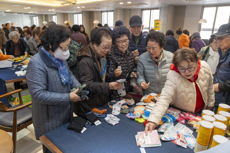 YTo1ODp7czo4OiJGaWxlTmFtZSI7czo0MDoiZWNiMDg1ZjAtNjJhZi00YTFhLWE2ZWMtZGU1MGNiMzQ1OWM1LmpwZyI7czoxMjoiRmlsZURhdGVUaW1lIjtpOjE3NjQzMTg1ODE7czo4OiJGaWxlU2l6ZSI7aToxODQyNzkxO3M6ODoiRmlsZVR5cGUiO2k6MjtzOjg6Ik1pbWVUeXBlIjtzOjEwOiJpbWFnZS9qcGVnIjtzOjEzOiJTZWN0aW9uc0ZvdW5kIjtzOjMwOiJBTllfVEFHLCBJRkQwLCBUSFVNQk5BSUwsIEVYSUYiO3M6ODoiQ09NUFVURUQiO2E6OTp7czo0OiJodG1sIjtzOjI2OiJ3aWR0aD0iMTc0MyIgaGVpZ2h0PSIxMTYyIiI7czo2OiJIZWlnaHQiO2k6MTE2MjtzOjU6IldpZHRoIjtpOjE3NDM7czo3OiJJc0NvbG9yIjtpOjE7czoxNzoiQnl0ZU9yZGVyTW90b3JvbGEiO2k6MDtzOjE1OiJBcGVydHVyZUZOdW1iZXIiO3M6NToiZi80LjAiO3M6OToiQ29weXJpZ2h0IjtzOjQ6IllBQkMiO3M6MTg6IlRodW1ibmFpbC5GaWxlVHlwZSI7aToyO3M6MTg6IlRodW1ibmFpbC5NaW1lVHlwZSI7czoxMDoiaW1hZ2UvanBlZyI7fXM6NDoiTWFrZSI7czo0OiJTT05ZIjtzOjU6Ik1vZGVsIjtzOjg6IklMQ0UtN000IjtzOjExOiJYUmVzb2x1dGlvbiI7czo1OiIyNDAvMSI7czoxMToiWVJlc29sdXRpb24iO3M6NToiMjQwLzEiO3M6MTQ6IlJlc29sdXRpb25Vbml0IjtpOjI7czo4OiJTb2Z0d2FyZSI7czo1MjoiQWRvYmUgUGhvdG9zaG9wIExpZ2h0cm9vbSBDbGFzc2ljIDE1LjAuMSAoTWFjaW50b3NoKSI7czo4OiJEYXRlVGltZSI7czoxOToiMjAyNToxMToyOCAxNzowMjoyNiI7czo2OiJBcnRpc3QiO3M6NzoiWUFCQ19TRyI7czo5OiJDb3B5cmlnaHQiO3M6NDoiWUFCQyI7czoxNjoiRXhpZl9JRkRfUG9pbnRlciI7aToyNTQ7czo5OiJUSFVNQk5BSUwiO2E6Njp7czoxMToiQ29tcHJlc3Npb24iO2k6NjtzOjExOiJYUmVzb2x1dGlvbiI7czo0OiI3Mi8xIjtzOjExOiJZUmVzb2x1dGlvbiI7czo0OiI3Mi8xIjtzOjE0OiJSZXNvbHV0aW9uVW5pdCI7aToyO3M6MjE6IkpQRUdJbnRlcmNoYW5nZUZvcm1hdCI7aToxMDQwO3M6Mjc6IkpQRUdJbnRlcmNoYW5nZUZvcm1hdExlbmd0aCI7aToyMDc2Mzt9czoxMjoiRXhwb3N1cmVUaW1lIjtzOjU6IjEvMjAwIjtzOjc6IkZOdW1iZXIiO3M6MzoiNC8xIjtzOjE1OiJFeHBvc3VyZVByb2dyYW0iO2k6MTtzOjE1OiJJU09TcGVlZFJhdGluZ3MiO2k6MzIwO3M6MTk6IlVuZGVmaW5lZFRhZzoweDg4MzAiO2k6MjtzOjE5OiJVbmRlZmluZWRUYWc6MHg4ODMyIjtpOjMyMDtzOjExOiJFeGlmVmVyc2lvbiI7czo0OiIwMjMyIjtzOjE2OiJEYXRlVGltZU9yaWdpbmFsIjtzOjE5OiIyMDI1OjExOjI4IDEyOjAwOjM4IjtzOjE3OiJEYXRlVGltZURpZ2l0aXplZCI7czoxOToiMjAyNToxMToyOCAxMjowMDozOCI7czoxOToiVW5kZWZpbmVkVGFnOjB4OTAxMCI7czo2OiIrMDk6MDAiO3M6MTk6IlVuZGVmaW5lZFRhZzoweDkwMTEiO3M6NjoiKzA5OjAwIjtzOjE5OiJVbmRlZmluZWRUYWc6MHg5MDEyIjtzOjY6IiswOTowMCI7czoxNzoiU2h1dHRlclNwZWVkVmFsdWUiO3M6MTU6Ijc2NDM4NTYvMTAwMDAwMCI7czoxMzoiQXBlcnR1cmVWYWx1ZSI7czozOiI0LzEiO3M6MTU6IkJyaWdodG5lc3NWYWx1ZSI7czo5OiI1NjU0LzI1NjAiO3M6MTc6IkV4cG9zdXJlQmlhc1ZhbHVlIjtzOjQ6IjAvMTAiO3M6MTY6Ik1heEFwZXJ0dXJlVmFsdWUiO3M6ODoiMTAyNC8yNTYiO3M6MTI6Ik1ldGVyaW5nTW9kZSI7aTo1O3M6MTE6IkxpZ2h0U291cmNlIjtpOjA7czo1OiJGbGFzaCI7aToxMztzOjExOiJGb2NhbExlbmd0aCI7czo2OiIyNDAvMTAiO3M6MTg6IlN1YlNlY1RpbWVPcmlnaW5hbCI7czozOiIzNTgiO3M6MTk6IlN1YlNlY1RpbWVEaWdpdGl6ZWQiO3M6MzoiMzU4IjtzOjEwOiJDb2xvclNwYWNlIjtpOjY1NTM1O3M6MjE6IkZvY2FsUGxhbmVYUmVzb2x1dGlvbiI7czoxNDoiNjQ0NDkzMzkvMzI3NjgiO3M6MjE6IkZvY2FsUGxhbmVZUmVzb2x1dGlvbiI7czoxNDoiNjQ0NDkzMzkvMzI3NjgiO3M6MjQ6IkZvY2FsUGxhbmVSZXNvbHV0aW9uVW5pdCI7aTozO3M6MTA6IkZpbGVTb3VyY2UiO3M6MToiAyI7czo5OiJTY2VuZVR5cGUiO3M6MToiASI7czoxNDoiQ3VzdG9tUmVuZGVyZWQiO2k6MDtzOjEyOiJFeHBvc3VyZU1vZGUiO2k6MTtzOjEyOiJXaGl0ZUJhbGFuY2UiO2k6MTtzOjE2OiJEaWdpdGFsWm9vbVJhdGlvIjtzOjU6IjE2LzE2IjtzOjIxOiJGb2NhbExlbmd0aEluMzVtbUZpbG0iO2k6MjQ7czoxNjoiU2NlbmVDYXB0dXJlVHlwZSI7aTowO3M6ODoiQ29udHJhc3QiO2k6MDtzOjEwOiJTYXR1cmF0aW9uIjtpOjA7czo5OiJTaGFycG5lc3MiO2k6MDtzOjE5OiJVbmRlZmluZWRUYWc6MHhBNDMyIjthOjQ6e2k6MDtzOjY6IjI0MC8xMCI7aToxO3M6NzoiMTA1MC8xMCI7aToyO3M6NToiNDAvMTAiO2k6MztzOjU6IjQwLzEwIjt9czoxOToiVW5kZWZpbmVkVGFnOjB4QTQzNCI7czoyMDoiRkUgMjQtMTA1bW0gRjQgRyBPU1MiO30=