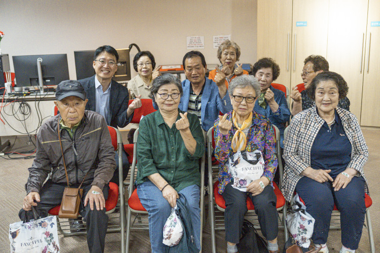 YTo1ODp7czo4OiJGaWxlTmFtZSI7czo0MDoiZWZjODE0YjAtYmU4Yy00Y2M4LWE3YjMtNzJmMDEwYTk1NDY5LmpwZyI7czoxMjoiRmlsZURhdGVUaW1lIjtpOjE3NDg1ODU2MTE7czo4OiJGaWxlU2l6ZSI7aTozMzEyMjk0O3M6ODoiRmlsZVR5cGUiO2k6MjtzOjg6Ik1pbWVUeXBlIjtzOjEwOiJpbWFnZS9qcGVnIjtzOjEzOiJTZWN0aW9uc0ZvdW5kIjtzOjMwOiJBTllfVEFHLCBJRkQwLCBUSFVNQk5BSUwsIEVYSUYiO3M6ODoiQ09NUFVURUQiO2E6OTp7czo0OiJodG1sIjtzOjI2OiJ3aWR0aD0iMTc0NSIgaGVpZ2h0PSIxMTYzIiI7czo2OiJIZWlnaHQiO2k6MTE2MztzOjU6IldpZHRoIjtpOjE3NDU7czo3OiJJc0NvbG9yIjtpOjE7czoxNzoiQnl0ZU9yZGVyTW90b3JvbGEiO2k6MDtzOjE1OiJBcGVydHVyZUZOdW1iZXIiO3M6NToiZi8yLjgiO3M6OToiQ29weXJpZ2h0IjtzOjQ6IllBQkMiO3M6MTg6IlRodW1ibmFpbC5GaWxlVHlwZSI7aToyO3M6MTg6IlRodW1ibmFpbC5NaW1lVHlwZSI7czoxMDoiaW1hZ2UvanBlZyI7fXM6NDoiTWFrZSI7czo0OiJTT05ZIjtzOjU6Ik1vZGVsIjtzOjg6IklMQ0UtN000IjtzOjExOiJYUmVzb2x1dGlvbiI7czo1OiIyNDAvMSI7czoxMToiWVJlc29sdXRpb24iO3M6NToiMjQwLzEiO3M6MTQ6IlJlc29sdXRpb25Vbml0IjtpOjI7czo4OiJTb2Z0d2FyZSI7czo1MjoiQWRvYmUgUGhvdG9zaG9wIExpZ2h0cm9vbSBDbGFzc2ljIDE0LjMuMSAoTWFjaW50b3NoKSI7czo4OiJEYXRlVGltZSI7czoxOToiMjAyNTowNTozMCAxNTowOToyMCI7czo2OiJBcnRpc3QiO3M6NzoiWUFCQ19TRyI7czo5OiJDb3B5cmlnaHQiO3M6NDoiWUFCQyI7czoxNjoiRXhpZl9JRkRfUG9pbnRlciI7aToyNTQ7czo5OiJUSFVNQk5BSUwiO2E6Njp7czoxMToiQ29tcHJlc3Npb24iO2k6NjtzOjExOiJYUmVzb2x1dGlvbiI7czo0OiI3Mi8xIjtzOjExOiJZUmVzb2x1dGlvbiI7czo0OiI3Mi8xIjtzOjE0OiJSZXNvbHV0aW9uVW5pdCI7aToyO3M6MjE6IkpQRUdJbnRlcmNoYW5nZUZvcm1hdCI7aToxMDQwO3M6Mjc6IkpQRUdJbnRlcmNoYW5nZUZvcm1hdExlbmd0aCI7aToxOTg5NDt9czoxMjoiRXhwb3N1cmVUaW1lIjtzOjU6IjEvNjQwIjtzOjc6IkZOdW1iZXIiO3M6NToiMjgvMTAiO3M6MTU6IkV4cG9zdXJlUHJvZ3JhbSI7aToxO3M6MTU6IklTT1NwZWVkUmF0aW5ncyI7aToyMDAwO3M6MTk6IlVuZGVmaW5lZFRhZzoweDg4MzAiO2k6MjtzOjE5OiJVbmRlZmluZWRUYWc6MHg4ODMyIjtpOjIwMDA7czoxMToiRXhpZlZlcnNpb24iO3M6NDoiMDIzMiI7czoxNjoiRGF0ZVRpbWVPcmlnaW5hbCI7czoxOToiMjAyNTowNTozMCAxMjoyNzo1NyI7czoxNzoiRGF0ZVRpbWVEaWdpdGl6ZWQiO3M6MTk6IjIwMjU6MDU6MzAgMTI6Mjc6NTciO3M6MTk6IlVuZGVmaW5lZFRhZzoweDkwMTAiO3M6NjoiKzA5OjAwIjtzOjE5OiJVbmRlZmluZWRUYWc6MHg5MDExIjtzOjY6IiswOTowMCI7czoxOToiVW5kZWZpbmVkVGFnOjB4OTAxMiI7czo2OiIrMDk6MDAiO3M6MTc6IlNodXR0ZXJTcGVlZFZhbHVlIjtzOjE1OiI5MzIxOTI4LzEwMDAwMDAiO3M6MTM6IkFwZXJ0dXJlVmFsdWUiO3M6MTU6IjI5NzA4NTQvMTAwMDAwMCI7czoxNToiQnJpZ2h0bmVzc1ZhbHVlIjtzOjk6IjM1NjQvMjU2MCI7czoxNzoiRXhwb3N1cmVCaWFzVmFsdWUiO3M6NDoiMC8xMCI7czoxNjoiTWF4QXBlcnR1cmVWYWx1ZSI7czo3OiI3NjAvMjU2IjtzOjEyOiJNZXRlcmluZ01vZGUiO2k6NTtzOjExOiJMaWdodFNvdXJjZSI7aTowO3M6NToiRmxhc2giO2k6MTY7czoxMToiRm9jYWxMZW5ndGgiO3M6NjoiMzkwLzEwIjtzOjE4OiJTdWJTZWNUaW1lT3JpZ2luYWwiO3M6MzoiNjM3IjtzOjE5OiJTdWJTZWNUaW1lRGlnaXRpemVkIjtzOjM6IjYzNyI7czoxMDoiQ29sb3JTcGFjZSI7aTo2NTUzNTtzOjIxOiJGb2NhbFBsYW5lWFJlc29sdXRpb24iO3M6MTQ6IjY0NDQ5MzM5LzMyNzY4IjtzOjIxOiJGb2NhbFBsYW5lWVJlc29sdXRpb24iO3M6MTQ6IjY0NDQ5MzM5LzMyNzY4IjtzOjI0OiJGb2NhbFBsYW5lUmVzb2x1dGlvblVuaXQiO2k6MztzOjEwOiJGaWxlU291cmNlIjtzOjE6IgMiO3M6OToiU2NlbmVUeXBlIjtzOjE6IgEiO3M6MTQ6IkN1c3RvbVJlbmRlcmVkIjtpOjA7czoxMjoiRXhwb3N1cmVNb2RlIjtpOjE7czoxMjoiV2hpdGVCYWxhbmNlIjtpOjE7czoxNjoiRGlnaXRhbFpvb21SYXRpbyI7czo1OiIxNi8xNiI7czoyMToiRm9jYWxMZW5ndGhJbjM1bW1GaWxtIjtpOjM5O3M6MTY6IlNjZW5lQ2FwdHVyZVR5cGUiO2k6MDtzOjg6IkNvbnRyYXN0IjtpOjA7czoxMDoiU2F0dXJhdGlvbiI7aTowO3M6OToiU2hhcnBuZXNzIjtpOjA7czoxOToiVW5kZWZpbmVkVGFnOjB4QTQzMiI7YTo0OntpOjA7czo2OiIyNDAvMTAiO2k6MTtzOjY6IjcwMC8xMCI7aToyO3M6NToiMjgvMTAiO2k6MztzOjU6IjI4LzEwIjt9czoxOToiVW5kZWZpbmVkVGFnOjB4QTQzNCI7czoyMToiRkUgMjQtNzBtbSBGMi44IEdNIElJIjt9