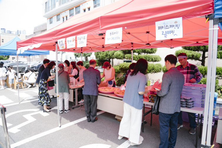 YTo1ODp7czo4OiJGaWxlTmFtZSI7czo0MDoiZjBlMDMwMTMtNjMzMC00MzE2LWE2YTItOTFhYmEzMDZlYTE3LmpwZyI7czoxMjoiRmlsZURhdGVUaW1lIjtpOjE3NDkzNjkxNDY7czo4OiJGaWxlU2l6ZSI7aToxNDIxNDY2O3M6ODoiRmlsZVR5cGUiO2k6MjtzOjg6Ik1pbWVUeXBlIjtzOjEwOiJpbWFnZS9qcGVnIjtzOjEzOiJTZWN0aW9uc0ZvdW5kIjtzOjMwOiJBTllfVEFHLCBJRkQwLCBUSFVNQk5BSUwsIEVYSUYiO3M6ODoiQ09NUFVURUQiO2E6OTp7czo0OiJodG1sIjtzOjI2OiJ3aWR0aD0iMTc1MiIgaGVpZ2h0PSIxMTY4IiI7czo2OiJIZWlnaHQiO2k6MTE2ODtzOjU6IldpZHRoIjtpOjE3NTI7czo3OiJJc0NvbG9yIjtpOjE7czoxNzoiQnl0ZU9yZGVyTW90b3JvbGEiO2k6MDtzOjE1OiJBcGVydHVyZUZOdW1iZXIiO3M6NToiZi81LjYiO3M6OToiQ29weXJpZ2h0IjtzOjQ6IllBQkMiO3M6MTg6IlRodW1ibmFpbC5GaWxlVHlwZSI7aToyO3M6MTg6IlRodW1ibmFpbC5NaW1lVHlwZSI7czoxMDoiaW1hZ2UvanBlZyI7fXM6NDoiTWFrZSI7czo0OiJTT05ZIjtzOjU6Ik1vZGVsIjtzOjg6IklMQ0UtN000IjtzOjExOiJYUmVzb2x1dGlvbiI7czo1OiIyNDAvMSI7czoxMToiWVJlc29sdXRpb24iO3M6NToiMjQwLzEiO3M6MTQ6IlJlc29sdXRpb25Vbml0IjtpOjI7czo4OiJTb2Z0d2FyZSI7czo1MjoiQWRvYmUgUGhvdG9zaG9wIExpZ2h0cm9vbSBDbGFzc2ljIDE0LjMuMSAoTWFjaW50b3NoKSI7czo4OiJEYXRlVGltZSI7czoxOToiMjAyNTowNjowOCAxMzo1OTo1MCI7czo2OiJBcnRpc3QiO3M6NzoiWUFCQ19TRyI7czo5OiJDb3B5cmlnaHQiO3M6NDoiWUFCQyI7czoxNjoiRXhpZl9JRkRfUG9pbnRlciI7aToyNTQ7czo5OiJUSFVNQk5BSUwiO2E6Njp7czoxMToiQ29tcHJlc3Npb24iO2k6NjtzOjExOiJYUmVzb2x1dGlvbiI7czo0OiI3Mi8xIjtzOjExOiJZUmVzb2x1dGlvbiI7czo0OiI3Mi8xIjtzOjE0OiJSZXNvbHV0aW9uVW5pdCI7aToyO3M6MjE6IkpQRUdJbnRlcmNoYW5nZUZvcm1hdCI7aToxMDQwO3M6Mjc6IkpQRUdJbnRlcmNoYW5nZUZvcm1hdExlbmd0aCI7aToyMDA0ODt9czoxMjoiRXhwb3N1cmVUaW1lIjtzOjQ6IjEvNjAiO3M6NzoiRk51bWJlciI7czo1OiI1Ni8xMCI7czoxNToiRXhwb3N1cmVQcm9ncmFtIjtpOjE7czoxNToiSVNPU3BlZWRSYXRpbmdzIjtpOjIwMDtzOjE5OiJVbmRlZmluZWRUYWc6MHg4ODMwIjtpOjI7czoxOToiVW5kZWZpbmVkVGFnOjB4ODgzMiI7aToyMDA7czoxMToiRXhpZlZlcnNpb24iO3M6NDoiMDIzMiI7czoxNjoiRGF0ZVRpbWVPcmlnaW5hbCI7czoxOToiMjAyNTowNjowOCAxMDo0NjoxMiI7czoxNzoiRGF0ZVRpbWVEaWdpdGl6ZWQiO3M6MTk6IjIwMjU6MDY6MDggMTA6NDY6MTIiO3M6MTk6IlVuZGVmaW5lZFRhZzoweDkwMTAiO3M6NjoiKzA5OjAwIjtzOjE5OiJVbmRlZmluZWRUYWc6MHg5MDExIjtzOjY6IiswOTowMCI7czoxOToiVW5kZWZpbmVkVGFnOjB4OTAxMiI7czo2OiIrMDk6MDAiO3M6MTc6IlNodXR0ZXJTcGVlZFZhbHVlIjtzOjE1OiI1OTA2ODkxLzEwMDAwMDAiO3M6MTM6IkFwZXJ0dXJlVmFsdWUiO3M6MTU6IjQ5NzA4NTQvMTAwMDAwMCI7czoxNToiQnJpZ2h0bmVzc1ZhbHVlIjtzOjEwOiIyMjcyNC8yNTYwIjtzOjE3OiJFeHBvc3VyZUJpYXNWYWx1ZSI7czo0OiIwLzEwIjtzOjE2OiJNYXhBcGVydHVyZVZhbHVlIjtzOjg6IjEwMjQvMjU2IjtzOjEyOiJNZXRlcmluZ01vZGUiO2k6NTtzOjExOiJMaWdodFNvdXJjZSI7aTowO3M6NToiRmxhc2giO2k6MTM7czoxMToiRm9jYWxMZW5ndGgiO3M6NjoiMjQwLzEwIjtzOjE4OiJTdWJTZWNUaW1lT3JpZ2luYWwiO3M6MzoiNTY0IjtzOjE5OiJTdWJTZWNUaW1lRGlnaXRpemVkIjtzOjM6IjU2NCI7czoxMDoiQ29sb3JTcGFjZSI7aTo2NTUzNTtzOjIxOiJGb2NhbFBsYW5lWFJlc29sdXRpb24iO3M6MTQ6IjY0NDQ5MzM5LzMyNzY4IjtzOjIxOiJGb2NhbFBsYW5lWVJlc29sdXRpb24iO3M6MTQ6IjY0NDQ5MzM5LzMyNzY4IjtzOjI0OiJGb2NhbFBsYW5lUmVzb2x1dGlvblVuaXQiO2k6MztzOjEwOiJGaWxlU291cmNlIjtzOjE6IgMiO3M6OToiU2NlbmVUeXBlIjtzOjE6IgEiO3M6MTQ6IkN1c3RvbVJlbmRlcmVkIjtpOjA7czoxMjoiRXhwb3N1cmVNb2RlIjtpOjE7czoxMjoiV2hpdGVCYWxhbmNlIjtpOjE7czoxNjoiRGlnaXRhbFpvb21SYXRpbyI7czo1OiIxNi8xNiI7czoyMToiRm9jYWxMZW5ndGhJbjM1bW1GaWxtIjtpOjI0O3M6MTY6IlNjZW5lQ2FwdHVyZVR5cGUiO2k6MDtzOjg6IkNvbnRyYXN0IjtpOjA7czoxMDoiU2F0dXJhdGlvbiI7aTowO3M6OToiU2hhcnBuZXNzIjtpOjA7czoxOToiVW5kZWZpbmVkVGFnOjB4QTQzMiI7YTo0OntpOjA7czo2OiIyNDAvMTAiO2k6MTtzOjc6IjEwNTAvMTAiO2k6MjtzOjU6IjQwLzEwIjtpOjM7czo1OiI0MC8xMCI7fXM6MTk6IlVuZGVmaW5lZFRhZzoweEE0MzQiO3M6MjA6IkZFIDI0LTEwNW1tIEY0IEcgT1NTIjt9