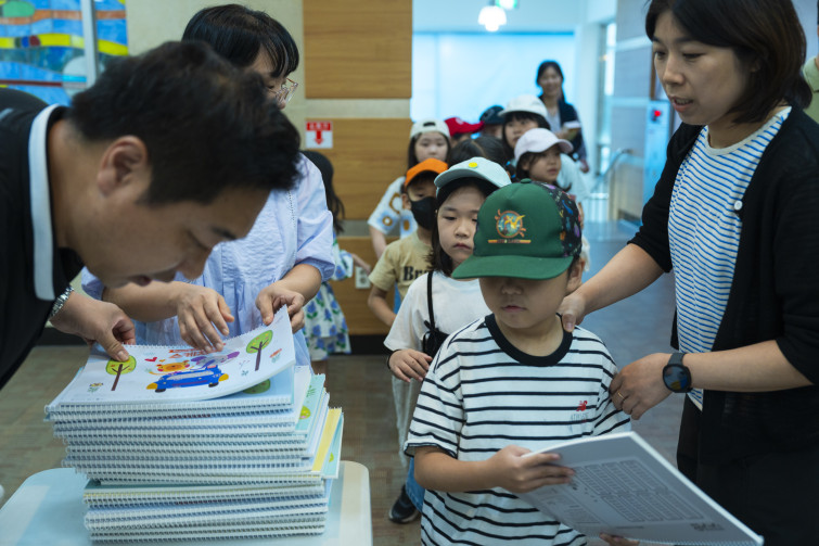 YTo1ODp7czo4OiJGaWxlTmFtZSI7czo0MDoiZjQxMGVhNDctY2I2YS00YTVlLTk5OTctNmRlNzk5MzFjMjZkLmpwZyI7czoxMjoiRmlsZURhdGVUaW1lIjtpOjE3NTg1OTc5NDM7czo4OiJGaWxlU2l6ZSI7aToyODY1MjUyO3M6ODoiRmlsZVR5cGUiO2k6MjtzOjg6Ik1pbWVUeXBlIjtzOjEwOiJpbWFnZS9qcGVnIjtzOjEzOiJTZWN0aW9uc0ZvdW5kIjtzOjMwOiJBTllfVEFHLCBJRkQwLCBUSFVNQk5BSUwsIEVYSUYiO3M6ODoiQ09NUFVURUQiO2E6OTp7czo0OiJodG1sIjtzOjI2OiJ3aWR0aD0iMjcwOCIgaGVpZ2h0PSIxODA1IiI7czo2OiJIZWlnaHQiO2k6MTgwNTtzOjU6IldpZHRoIjtpOjI3MDg7czo3OiJJc0NvbG9yIjtpOjE7czoxNzoiQnl0ZU9yZGVyTW90b3JvbGEiO2k6MDtzOjE1OiJBcGVydHVyZUZOdW1iZXIiO3M6NToiZi8yLjgiO3M6OToiQ29weXJpZ2h0IjtzOjQ6IllBQkMiO3M6MTg6IlRodW1ibmFpbC5GaWxlVHlwZSI7aToyO3M6MTg6IlRodW1ibmFpbC5NaW1lVHlwZSI7czoxMDoiaW1hZ2UvanBlZyI7fXM6NDoiTWFrZSI7czo0OiJTT05ZIjtzOjU6Ik1vZGVsIjtzOjg6IklMQ0UtN000IjtzOjExOiJYUmVzb2x1dGlvbiI7czo1OiIyNDAvMSI7czoxMToiWVJlc29sdXRpb24iO3M6NToiMjQwLzEiO3M6MTQ6IlJlc29sdXRpb25Vbml0IjtpOjI7czo4OiJTb2Z0d2FyZSI7czo1MjoiQWRvYmUgUGhvdG9zaG9wIExpZ2h0cm9vbSBDbGFzc2ljIDE0LjEuMSAoTWFjaW50b3NoKSI7czo4OiJEYXRlVGltZSI7czoxOToiMjAyNTowOToyMyAxMjoxNTo1NyI7czo2OiJBcnRpc3QiO3M6NzoiWUFCQ19TRyI7czo5OiJDb3B5cmlnaHQiO3M6NDoiWUFCQyI7czoxNjoiRXhpZl9JRkRfUG9pbnRlciI7aToyNTQ7czo5OiJUSFVNQk5BSUwiO2E6Njp7czoxMToiQ29tcHJlc3Npb24iO2k6NjtzOjExOiJYUmVzb2x1dGlvbiI7czo0OiI3Mi8xIjtzOjExOiJZUmVzb2x1dGlvbiI7czo0OiI3Mi8xIjtzOjE0OiJSZXNvbHV0aW9uVW5pdCI7aToyO3M6MjE6IkpQRUdJbnRlcmNoYW5nZUZvcm1hdCI7aToxMDQwO3M6Mjc6IkpQRUdJbnRlcmNoYW5nZUZvcm1hdExlbmd0aCI7aToxODc5NTt9czoxMjoiRXhwb3N1cmVUaW1lIjtzOjU6IjEvMjAwIjtzOjc6IkZOdW1iZXIiO3M6NToiMjgvMTAiO3M6MTU6IkV4cG9zdXJlUHJvZ3JhbSI7aToxO3M6MTU6IklTT1NwZWVkUmF0aW5ncyI7aTo2NDA7czoxOToiVW5kZWZpbmVkVGFnOjB4ODgzMCI7aToyO3M6MTk6IlVuZGVmaW5lZFRhZzoweDg4MzIiO2k6NjQwO3M6MTE6IkV4aWZWZXJzaW9uIjtzOjQ6IjAyMzIiO3M6MTY6IkRhdGVUaW1lT3JpZ2luYWwiO3M6MTk6IjIwMjU6MDk6MjEgMTM6MTQ6NDUiO3M6MTc6IkRhdGVUaW1lRGlnaXRpemVkIjtzOjE5OiIyMDI1OjA5OjIxIDEzOjE0OjQ1IjtzOjE5OiJVbmRlZmluZWRUYWc6MHg5MDEwIjtzOjY6IiswOTowMCI7czoxOToiVW5kZWZpbmVkVGFnOjB4OTAxMSI7czo2OiIrMDk6MDAiO3M6MTk6IlVuZGVmaW5lZFRhZzoweDkwMTIiO3M6NjoiKzA5OjAwIjtzOjE3OiJTaHV0dGVyU3BlZWRWYWx1ZSI7czoxNToiNzY0Mzg1Ni8xMDAwMDAwIjtzOjEzOiJBcGVydHVyZVZhbHVlIjtzOjE1OiIyOTcwODU0LzEwMDAwMDAiO3M6MTU6IkJyaWdodG5lc3NWYWx1ZSI7czo5OiI2NDk0LzI1NjAiO3M6MTc6IkV4cG9zdXJlQmlhc1ZhbHVlIjtzOjQ6IjAvMTAiO3M6MTY6Ik1heEFwZXJ0dXJlVmFsdWUiO3M6NzoiNzYwLzI1NiI7czoxMjoiTWV0ZXJpbmdNb2RlIjtpOjU7czoxMToiTGlnaHRTb3VyY2UiO2k6MjU1O3M6NToiRmxhc2giO2k6MTY7czoxMToiRm9jYWxMZW5ndGgiO3M6NjoiMzUwLzEwIjtzOjE4OiJTdWJTZWNUaW1lT3JpZ2luYWwiO3M6MzoiMTQ1IjtzOjE5OiJTdWJTZWNUaW1lRGlnaXRpemVkIjtzOjM6IjE0NSI7czoxMDoiQ29sb3JTcGFjZSI7aTo2NTUzNTtzOjIxOiJGb2NhbFBsYW5lWFJlc29sdXRpb24iO3M6MTQ6IjY0NDQ5MzM5LzMyNzY4IjtzOjIxOiJGb2NhbFBsYW5lWVJlc29sdXRpb24iO3M6MTQ6IjY0NDQ5MzM5LzMyNzY4IjtzOjI0OiJGb2NhbFBsYW5lUmVzb2x1dGlvblVuaXQiO2k6MztzOjEwOiJGaWxlU291cmNlIjtzOjE6IgMiO3M6OToiU2NlbmVUeXBlIjtzOjE6IgEiO3M6MTQ6IkN1c3RvbVJlbmRlcmVkIjtpOjA7czoxMjoiRXhwb3N1cmVNb2RlIjtpOjE7czoxMjoiV2hpdGVCYWxhbmNlIjtpOjE7czoxNjoiRGlnaXRhbFpvb21SYXRpbyI7czo1OiIxNi8xNiI7czoyMToiRm9jYWxMZW5ndGhJbjM1bW1GaWxtIjtpOjM1O3M6MTY6IlNjZW5lQ2FwdHVyZVR5cGUiO2k6MDtzOjg6IkNvbnRyYXN0IjtpOjA7czoxMDoiU2F0dXJhdGlvbiI7aTowO3M6OToiU2hhcnBuZXNzIjtpOjA7czoxOToiVW5kZWZpbmVkVGFnOjB4QTQzMiI7YTo0OntpOjA7czo2OiIyNDAvMTAiO2k6MTtzOjY6IjcwMC8xMCI7aToyO3M6NToiMjgvMTAiO2k6MztzOjU6IjI4LzEwIjt9czoxOToiVW5kZWZpbmVkVGFnOjB4QTQzNCI7czoyMToiRkUgMjQtNzBtbSBGMi44IEdNIElJIjt9