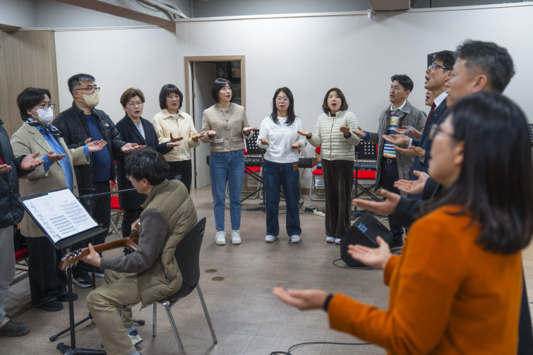 YTo1ODp7czo4OiJGaWxlTmFtZSI7czo0MDoiZmE3NzQzY2ItNWIyYi00MTcwLWFkZWItMjg4YTA5NWQ4MmQyLmpwZyI7czoxMjoiRmlsZURhdGVUaW1lIjtpOjE3NDE3NjAzMDU7czo4OiJGaWxlU2l6ZSI7aToxMjczMTU2O3M6ODoiRmlsZVR5cGUiO2k6MjtzOjg6Ik1pbWVUeXBlIjtzOjEwOiJpbWFnZS9qcGVnIjtzOjEzOiJTZWN0aW9uc0ZvdW5kIjtzOjMwOiJBTllfVEFHLCBJRkQwLCBUSFVNQk5BSUwsIEVYSUYiO3M6ODoiQ09NUFVURUQiO2E6OTp7czo0OiJodG1sIjtzOjI2OiJ3aWR0aD0iMTc1MiIgaGVpZ2h0PSIxMTY4IiI7czo2OiJIZWlnaHQiO2k6MTE2ODtzOjU6IldpZHRoIjtpOjE3NTI7czo3OiJJc0NvbG9yIjtpOjE7czoxNzoiQnl0ZU9yZGVyTW90b3JvbGEiO2k6MDtzOjE1OiJBcGVydHVyZUZOdW1iZXIiO3M6NToiZi8yLjgiO3M6OToiQ29weXJpZ2h0IjtzOjQ6IllBQkMiO3M6MTg6IlRodW1ibmFpbC5GaWxlVHlwZSI7aToyO3M6MTg6IlRodW1ibmFpbC5NaW1lVHlwZSI7czoxMDoiaW1hZ2UvanBlZyI7fXM6NDoiTWFrZSI7czo0OiJTT05ZIjtzOjU6Ik1vZGVsIjtzOjg6IklMQ0UtN000IjtzOjExOiJYUmVzb2x1dGlvbiI7czo1OiIyNDAvMSI7czoxMToiWVJlc29sdXRpb24iO3M6NToiMjQwLzEiO3M6MTQ6IlJlc29sdXRpb25Vbml0IjtpOjI7czo4OiJTb2Z0d2FyZSI7czo1MDoiQWRvYmUgUGhvdG9zaG9wIExpZ2h0cm9vbSBDbGFzc2ljIDE0LjIgKE1hY2ludG9zaCkiO3M6ODoiRGF0ZVRpbWUiO3M6MTk6IjIwMjU6MDM6MTIgMTU6MDg6MjkiO3M6NjoiQXJ0aXN0IjtzOjc6IllBQkNfU0ciO3M6OToiQ29weXJpZ2h0IjtzOjQ6IllBQkMiO3M6MTY6IkV4aWZfSUZEX1BvaW50ZXIiO2k6MjUyO3M6OToiVEhVTUJOQUlMIjthOjY6e3M6MTE6IkNvbXByZXNzaW9uIjtpOjY7czoxMToiWFJlc29sdXRpb24iO3M6NDoiNzIvMSI7czoxMToiWVJlc29sdXRpb24iO3M6NDoiNzIvMSI7czoxNDoiUmVzb2x1dGlvblVuaXQiO2k6MjtzOjIxOiJKUEVHSW50ZXJjaGFuZ2VGb3JtYXQiO2k6MTAzODtzOjI3OiJKUEVHSW50ZXJjaGFuZ2VGb3JtYXRMZW5ndGgiO2k6MTYwNjU7fXM6MTI6IkV4cG9zdXJlVGltZSI7czo0OiIxLzYwIjtzOjc6IkZOdW1iZXIiO3M6NToiMjgvMTAiO3M6MTU6IkV4cG9zdXJlUHJvZ3JhbSI7aToxO3M6MTU6IklTT1NwZWVkUmF0aW5ncyI7aTo2NDA7czoxOToiVW5kZWZpbmVkVGFnOjB4ODgzMCI7aToyO3M6MTk6IlVuZGVmaW5lZFRhZzoweDg4MzIiO2k6NjQwO3M6MTE6IkV4aWZWZXJzaW9uIjtzOjQ6IjAyMzIiO3M6MTY6IkRhdGVUaW1lT3JpZ2luYWwiO3M6MTk6IjIwMjU6MDM6MDkgMTY6MDE6MzciO3M6MTc6IkRhdGVUaW1lRGlnaXRpemVkIjtzOjE5OiIyMDI1OjAzOjA5IDE2OjAxOjM3IjtzOjE5OiJVbmRlZmluZWRUYWc6MHg5MDEwIjtzOjY6IiswOTowMCI7czoxOToiVW5kZWZpbmVkVGFnOjB4OTAxMSI7czo2OiIrMDk6MDAiO3M6MTk6IlVuZGVmaW5lZFRhZzoweDkwMTIiO3M6NjoiKzA5OjAwIjtzOjE3OiJTaHV0dGVyU3BlZWRWYWx1ZSI7czoxNToiNTkwNjg5MS8xMDAwMDAwIjtzOjEzOiJBcGVydHVyZVZhbHVlIjtzOjE1OiIyOTcwODU0LzEwMDAwMDAiO3M6MTU6IkJyaWdodG5lc3NWYWx1ZSI7czo5OiI1NDY0LzI1NjAiO3M6MTc6IkV4cG9zdXJlQmlhc1ZhbHVlIjtzOjQ6IjAvMTAiO3M6MTY6Ik1heEFwZXJ0dXJlVmFsdWUiO3M6NzoiNzYwLzI1NiI7czoxMjoiTWV0ZXJpbmdNb2RlIjtpOjU7czoxMToiTGlnaHRTb3VyY2UiO2k6MDtzOjU6IkZsYXNoIjtpOjEzO3M6MTE6IkZvY2FsTGVuZ3RoIjtzOjY6IjM3MC8xMCI7czoxODoiU3ViU2VjVGltZU9yaWdpbmFsIjtzOjM6Ijg5OCI7czoxOToiU3ViU2VjVGltZURpZ2l0aXplZCI7czozOiI4OTgiO3M6MTA6IkNvbG9yU3BhY2UiO2k6NjU1MzU7czoyMToiRm9jYWxQbGFuZVhSZXNvbHV0aW9uIjtzOjE0OiI2NDQ0OTMzOS8zMjc2OCI7czoyMToiRm9jYWxQbGFuZVlSZXNvbHV0aW9uIjtzOjE0OiI2NDQ0OTMzOS8zMjc2OCI7czoyNDoiRm9jYWxQbGFuZVJlc29sdXRpb25Vbml0IjtpOjM7czoxMDoiRmlsZVNvdXJjZSI7czoxOiIDIjtzOjk6IlNjZW5lVHlwZSI7czoxOiIBIjtzOjE0OiJDdXN0b21SZW5kZXJlZCI7aTowO3M6MTI6IkV4cG9zdXJlTW9kZSI7aToxO3M6MTI6IldoaXRlQmFsYW5jZSI7aTowO3M6MTY6IkRpZ2l0YWxab29tUmF0aW8iO3M6NToiMTYvMTYiO3M6MjE6IkZvY2FsTGVuZ3RoSW4zNW1tRmlsbSI7aTozNztzOjE2OiJTY2VuZUNhcHR1cmVUeXBlIjtpOjA7czo4OiJDb250cmFzdCI7aTowO3M6MTA6IlNhdHVyYXRpb24iO2k6MDtzOjk6IlNoYXJwbmVzcyI7aTowO3M6MTk6IlVuZGVmaW5lZFRhZzoweEE0MzIiO2E6NDp7aTowO3M6NjoiMjQwLzEwIjtpOjE7czo2OiI3MDAvMTAiO2k6MjtzOjU6IjI4LzEwIjtpOjM7czo1OiIyOC8xMCI7fXM6MTk6IlVuZGVmaW5lZFRhZzoweEE0MzQiO3M6MjE6IkZFIDI0LTcwbW0gRjIuOCBHTSBJSSI7fQ==