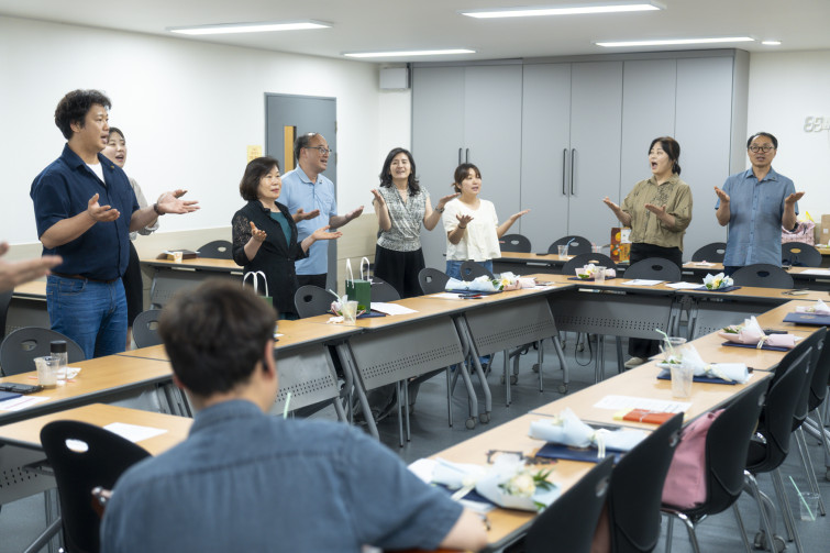 YTo1ODp7czo4OiJGaWxlTmFtZSI7czo0MDoiZmJiN2ZmM2MtYmI4NS00YjQxLWE3NDUtZjYwMDEyOTExZWUwLmpwZyI7czoxMjoiRmlsZURhdGVUaW1lIjtpOjE3NDkzNjkwOTY7czo4OiJGaWxlU2l6ZSI7aToxNDk2NTczO3M6ODoiRmlsZVR5cGUiO2k6MjtzOjg6Ik1pbWVUeXBlIjtzOjEwOiJpbWFnZS9qcGVnIjtzOjEzOiJTZWN0aW9uc0ZvdW5kIjtzOjMwOiJBTllfVEFHLCBJRkQwLCBUSFVNQk5BSUwsIEVYSUYiO3M6ODoiQ09NUFVURUQiO2E6OTp7czo0OiJodG1sIjtzOjI2OiJ3aWR0aD0iMTc1MiIgaGVpZ2h0PSIxMTY4IiI7czo2OiJIZWlnaHQiO2k6MTE2ODtzOjU6IldpZHRoIjtpOjE3NTI7czo3OiJJc0NvbG9yIjtpOjE7czoxNzoiQnl0ZU9yZGVyTW90b3JvbGEiO2k6MDtzOjE1OiJBcGVydHVyZUZOdW1iZXIiO3M6NToiZi8yLjgiO3M6OToiQ29weXJpZ2h0IjtzOjQ6IllBQkMiO3M6MTg6IlRodW1ibmFpbC5GaWxlVHlwZSI7aToyO3M6MTg6IlRodW1ibmFpbC5NaW1lVHlwZSI7czoxMDoiaW1hZ2UvanBlZyI7fXM6NDoiTWFrZSI7czo0OiJTT05ZIjtzOjU6Ik1vZGVsIjtzOjg6IklMQ0UtN000IjtzOjExOiJYUmVzb2x1dGlvbiI7czo1OiIyNDAvMSI7czoxMToiWVJlc29sdXRpb24iO3M6NToiMjQwLzEiO3M6MTQ6IlJlc29sdXRpb25Vbml0IjtpOjI7czo4OiJTb2Z0d2FyZSI7czo1MjoiQWRvYmUgUGhvdG9zaG9wIExpZ2h0cm9vbSBDbGFzc2ljIDE0LjMuMSAoTWFjaW50b3NoKSI7czo4OiJEYXRlVGltZSI7czoxOToiMjAyNTowNjowOCAxNjoyMzozMCI7czo2OiJBcnRpc3QiO3M6NzoiWUFCQ19TRyI7czo5OiJDb3B5cmlnaHQiO3M6NDoiWUFCQyI7czoxNjoiRXhpZl9JRkRfUG9pbnRlciI7aToyNTQ7czo5OiJUSFVNQk5BSUwiO2E6Njp7czoxMToiQ29tcHJlc3Npb24iO2k6NjtzOjExOiJYUmVzb2x1dGlvbiI7czo0OiI3Mi8xIjtzOjExOiJZUmVzb2x1dGlvbiI7czo0OiI3Mi8xIjtzOjE0OiJSZXNvbHV0aW9uVW5pdCI7aToyO3M6MjE6IkpQRUdJbnRlcmNoYW5nZUZvcm1hdCI7aToxMDQwO3M6Mjc6IkpQRUdJbnRlcmNoYW5nZUZvcm1hdExlbmd0aCI7aToxNzAyNjt9czoxMjoiRXhwb3N1cmVUaW1lIjtzOjU6IjEvMTAwIjtzOjc6IkZOdW1iZXIiO3M6NToiMjgvMTAiO3M6MTU6IkV4cG9zdXJlUHJvZ3JhbSI7aToxO3M6MTU6IklTT1NwZWVkUmF0aW5ncyI7aToxMjU7czoxOToiVW5kZWZpbmVkVGFnOjB4ODgzMCI7aToyO3M6MTk6IlVuZGVmaW5lZFRhZzoweDg4MzIiO2k6MTI1O3M6MTE6IkV4aWZWZXJzaW9uIjtzOjQ6IjAyMzIiO3M6MTY6IkRhdGVUaW1lT3JpZ2luYWwiO3M6MTk6IjIwMjU6MDY6MDggMTU6MzI6MjYiO3M6MTc6IkRhdGVUaW1lRGlnaXRpemVkIjtzOjE5OiIyMDI1OjA2OjA4IDE1OjMyOjI2IjtzOjE5OiJVbmRlZmluZWRUYWc6MHg5MDEwIjtzOjY6IiswOTowMCI7czoxOToiVW5kZWZpbmVkVGFnOjB4OTAxMSI7czo2OiIrMDk6MDAiO3M6MTk6IlVuZGVmaW5lZFRhZzoweDkwMTIiO3M6NjoiKzA5OjAwIjtzOjE3OiJTaHV0dGVyU3BlZWRWYWx1ZSI7czoxNToiNjY0Mzg1Ni8xMDAwMDAwIjtzOjEzOiJBcGVydHVyZVZhbHVlIjtzOjE1OiIyOTcwODU0LzEwMDAwMDAiO3M6MTU6IkJyaWdodG5lc3NWYWx1ZSI7czo5OiI4NDU0LzI1NjAiO3M6MTc6IkV4cG9zdXJlQmlhc1ZhbHVlIjtzOjQ6IjAvMTAiO3M6MTY6Ik1heEFwZXJ0dXJlVmFsdWUiO3M6NzoiNzYwLzI1NiI7czoxMjoiTWV0ZXJpbmdNb2RlIjtpOjU7czoxMToiTGlnaHRTb3VyY2UiO2k6MDtzOjU6IkZsYXNoIjtpOjEzO3M6MTE6IkZvY2FsTGVuZ3RoIjtzOjY6IjUwMC8xMCI7czoxODoiU3ViU2VjVGltZU9yaWdpbmFsIjtzOjM6Ijc5OSI7czoxOToiU3ViU2VjVGltZURpZ2l0aXplZCI7czozOiI3OTkiO3M6MTA6IkNvbG9yU3BhY2UiO2k6NjU1MzU7czoyMToiRm9jYWxQbGFuZVhSZXNvbHV0aW9uIjtzOjE0OiI2NDQ0OTMzOS8zMjc2OCI7czoyMToiRm9jYWxQbGFuZVlSZXNvbHV0aW9uIjtzOjE0OiI2NDQ0OTMzOS8zMjc2OCI7czoyNDoiRm9jYWxQbGFuZVJlc29sdXRpb25Vbml0IjtpOjM7czoxMDoiRmlsZVNvdXJjZSI7czoxOiIDIjtzOjk6IlNjZW5lVHlwZSI7czoxOiIBIjtzOjE0OiJDdXN0b21SZW5kZXJlZCI7aTowO3M6MTI6IkV4cG9zdXJlTW9kZSI7aToxO3M6MTI6IldoaXRlQmFsYW5jZSI7aToxO3M6MTY6IkRpZ2l0YWxab29tUmF0aW8iO3M6NToiMTYvMTYiO3M6MjE6IkZvY2FsTGVuZ3RoSW4zNW1tRmlsbSI7aTo1MDtzOjE2OiJTY2VuZUNhcHR1cmVUeXBlIjtpOjA7czo4OiJDb250cmFzdCI7aTowO3M6MTA6IlNhdHVyYXRpb24iO2k6MDtzOjk6IlNoYXJwbmVzcyI7aTowO3M6MTk6IlVuZGVmaW5lZFRhZzoweEE0MzIiO2E6NDp7aTowO3M6NjoiMjQwLzEwIjtpOjE7czo2OiI3MDAvMTAiO2k6MjtzOjU6IjI4LzEwIjtpOjM7czo1OiIyOC8xMCI7fXM6MTk6IlVuZGVmaW5lZFRhZzoweEE0MzQiO3M6MjE6IkZFIDI0LTcwbW0gRjIuOCBHTSBJSSI7fQ==