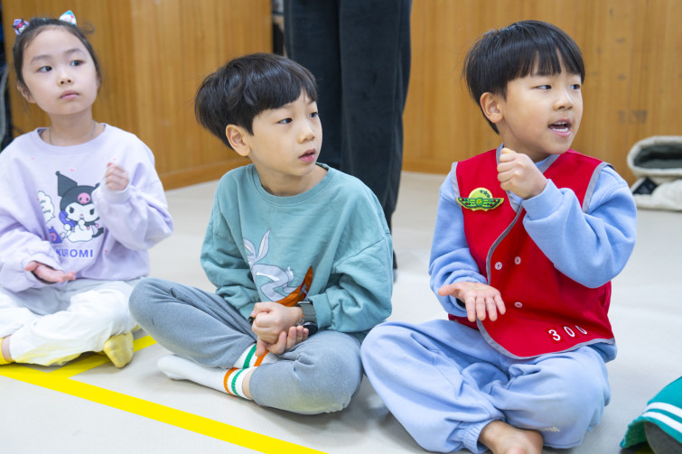 YTo1ODp7czo4OiJGaWxlTmFtZSI7czo0MDoiZmZjOTEzYzgtYTBlMC00ZjkyLWI3MjQtNjdiMjkzZmNlMzU3LmpwZyI7czoxMjoiRmlsZURhdGVUaW1lIjtpOjE3NDIwMjQ1Mzg7czo4OiJGaWxlU2l6ZSI7aToxMzM0NjY1O3M6ODoiRmlsZVR5cGUiO2k6MjtzOjg6Ik1pbWVUeXBlIjtzOjEwOiJpbWFnZS9qcGVnIjtzOjEzOiJTZWN0aW9uc0ZvdW5kIjtzOjMwOiJBTllfVEFHLCBJRkQwLCBUSFVNQk5BSUwsIEVYSUYiO3M6ODoiQ09NUFVURUQiO2E6OTp7czo0OiJodG1sIjtzOjI2OiJ3aWR0aD0iMTc1MiIgaGVpZ2h0PSIxMTY4IiI7czo2OiJIZWlnaHQiO2k6MTE2ODtzOjU6IldpZHRoIjtpOjE3NTI7czo3OiJJc0NvbG9yIjtpOjE7czoxNzoiQnl0ZU9yZGVyTW90b3JvbGEiO2k6MDtzOjE1OiJBcGVydHVyZUZOdW1iZXIiO3M6NToiZi8zLjIiO3M6OToiQ29weXJpZ2h0IjtzOjQ6IllBQkMiO3M6MTg6IlRodW1ibmFpbC5GaWxlVHlwZSI7aToyO3M6MTg6IlRodW1ibmFpbC5NaW1lVHlwZSI7czoxMDoiaW1hZ2UvanBlZyI7fXM6NDoiTWFrZSI7czo0OiJTT05ZIjtzOjU6Ik1vZGVsIjtzOjg6IklMQ0UtN000IjtzOjExOiJYUmVzb2x1dGlvbiI7czo1OiIyNDAvMSI7czoxMToiWVJlc29sdXRpb24iO3M6NToiMjQwLzEiO3M6MTQ6IlJlc29sdXRpb25Vbml0IjtpOjI7czo4OiJTb2Z0d2FyZSI7czo1MDoiQWRvYmUgUGhvdG9zaG9wIExpZ2h0cm9vbSBDbGFzc2ljIDE0LjIgKE1hY2ludG9zaCkiO3M6ODoiRGF0ZVRpbWUiO3M6MTk6IjIwMjU6MDM6MTUgMTU6NDQ6MjkiO3M6NjoiQXJ0aXN0IjtzOjc6IllBQkNfU0ciO3M6OToiQ29weXJpZ2h0IjtzOjQ6IllBQkMiO3M6MTY6IkV4aWZfSUZEX1BvaW50ZXIiO2k6MjUyO3M6OToiVEhVTUJOQUlMIjthOjY6e3M6MTE6IkNvbXByZXNzaW9uIjtpOjY7czoxMToiWFJlc29sdXRpb24iO3M6NDoiNzIvMSI7czoxMToiWVJlc29sdXRpb24iO3M6NDoiNzIvMSI7czoxNDoiUmVzb2x1dGlvblVuaXQiO2k6MjtzOjIxOiJKUEVHSW50ZXJjaGFuZ2VGb3JtYXQiO2k6MTAzODtzOjI3OiJKUEVHSW50ZXJjaGFuZ2VGb3JtYXRMZW5ndGgiO2k6MTgwNDM7fXM6MTI6IkV4cG9zdXJlVGltZSI7czo1OiIxLzEyNSI7czo3OiJGTnVtYmVyIjtzOjU6IjMyLzEwIjtzOjE1OiJFeHBvc3VyZVByb2dyYW0iO2k6MTtzOjE1OiJJU09TcGVlZFJhdGluZ3MiO2k6MzIwO3M6MTk6IlVuZGVmaW5lZFRhZzoweDg4MzAiO2k6MjtzOjE5OiJVbmRlZmluZWRUYWc6MHg4ODMyIjtpOjMyMDtzOjExOiJFeGlmVmVyc2lvbiI7czo0OiIwMjMyIjtzOjE2OiJEYXRlVGltZU9yaWdpbmFsIjtzOjE5OiIyMDI1OjAzOjE1IDEwOjAyOjI5IjtzOjE3OiJEYXRlVGltZURpZ2l0aXplZCI7czoxOToiMjAyNTowMzoxNSAxMDowMjoyOSI7czoxOToiVW5kZWZpbmVkVGFnOjB4OTAxMCI7czo2OiIrMDk6MDAiO3M6MTk6IlVuZGVmaW5lZFRhZzoweDkwMTEiO3M6NjoiKzA5OjAwIjtzOjE5OiJVbmRlZmluZWRUYWc6MHg5MDEyIjtzOjY6IiswOTowMCI7czoxNzoiU2h1dHRlclNwZWVkVmFsdWUiO3M6MTU6IjY5NjU3ODQvMTAwMDAwMCI7czoxMzoiQXBlcnR1cmVWYWx1ZSI7czoxNToiMzM1NjE0NC8xMDAwMDAwIjtzOjE1OiJCcmlnaHRuZXNzVmFsdWUiO3M6OToiNzk2NC8yNTYwIjtzOjE3OiJFeHBvc3VyZUJpYXNWYWx1ZSI7czo0OiIwLzEwIjtzOjE2OiJNYXhBcGVydHVyZVZhbHVlIjtzOjc6Ijc2MC8yNTYiO3M6MTI6Ik1ldGVyaW5nTW9kZSI7aTo1O3M6MTE6IkxpZ2h0U291cmNlIjtpOjA7czo1OiJGbGFzaCI7aToxMztzOjExOiJGb2NhbExlbmd0aCI7czo2OiI0NTAvMTAiO3M6MTg6IlN1YlNlY1RpbWVPcmlnaW5hbCI7czozOiI5NjYiO3M6MTk6IlN1YlNlY1RpbWVEaWdpdGl6ZWQiO3M6MzoiOTY2IjtzOjEwOiJDb2xvclNwYWNlIjtpOjY1NTM1O3M6MjE6IkZvY2FsUGxhbmVYUmVzb2x1dGlvbiI7czoxNDoiNjQ0NDkzMzkvMzI3NjgiO3M6MjE6IkZvY2FsUGxhbmVZUmVzb2x1dGlvbiI7czoxNDoiNjQ0NDkzMzkvMzI3NjgiO3M6MjQ6IkZvY2FsUGxhbmVSZXNvbHV0aW9uVW5pdCI7aTozO3M6MTA6IkZpbGVTb3VyY2UiO3M6MToiAyI7czo5OiJTY2VuZVR5cGUiO3M6MToiASI7czoxNDoiQ3VzdG9tUmVuZGVyZWQiO2k6MDtzOjEyOiJFeHBvc3VyZU1vZGUiO2k6MTtzOjEyOiJXaGl0ZUJhbGFuY2UiO2k6MDtzOjE2OiJEaWdpdGFsWm9vbVJhdGlvIjtzOjU6IjE2LzE2IjtzOjIxOiJGb2NhbExlbmd0aEluMzVtbUZpbG0iO2k6NDU7czoxNjoiU2NlbmVDYXB0dXJlVHlwZSI7aTowO3M6ODoiQ29udHJhc3QiO2k6MDtzOjEwOiJTYXR1cmF0aW9uIjtpOjA7czo5OiJTaGFycG5lc3MiO2k6MDtzOjE5OiJVbmRlZmluZWRUYWc6MHhBNDMyIjthOjQ6e2k6MDtzOjY6IjI0MC8xMCI7aToxO3M6NjoiNzAwLzEwIjtpOjI7czo1OiIyOC8xMCI7aTozO3M6NToiMjgvMTAiO31zOjE5OiJVbmRlZmluZWRUYWc6MHhBNDM0IjtzOjIxOiJGRSAyNC03MG1tIEYyLjggR00gSUkiO30=